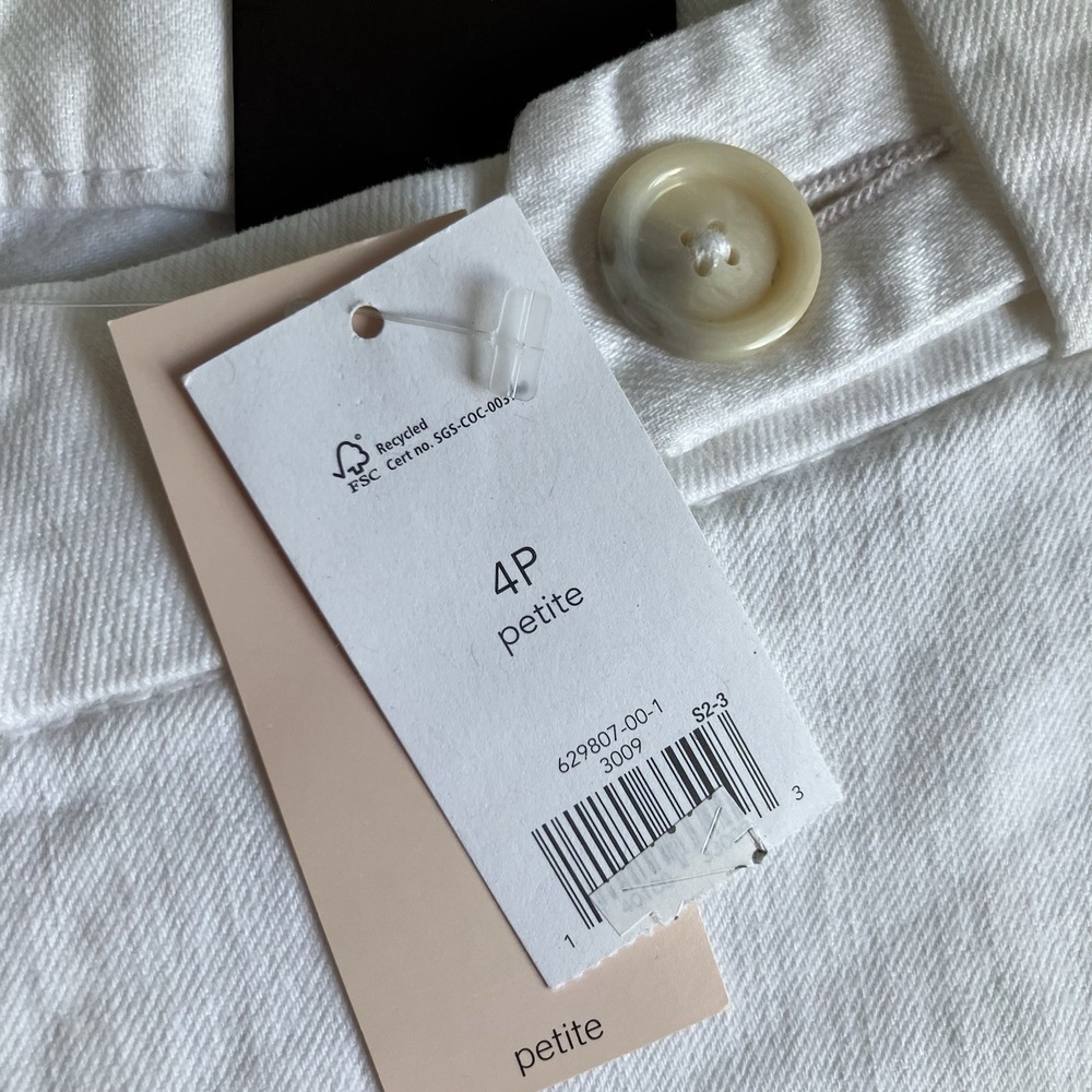 NWT Banana Republic Classic Fit Trouser Leg Denim Pants White 4P Petite Flare - Picture 2 of 7